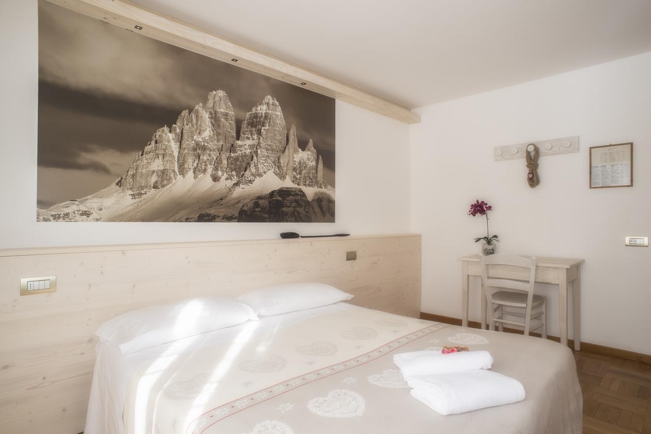 Albergo Meuble Victoria Auronzo di Cadore Exterior photo